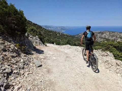 Tour e-bike in Sardegna con guida locale